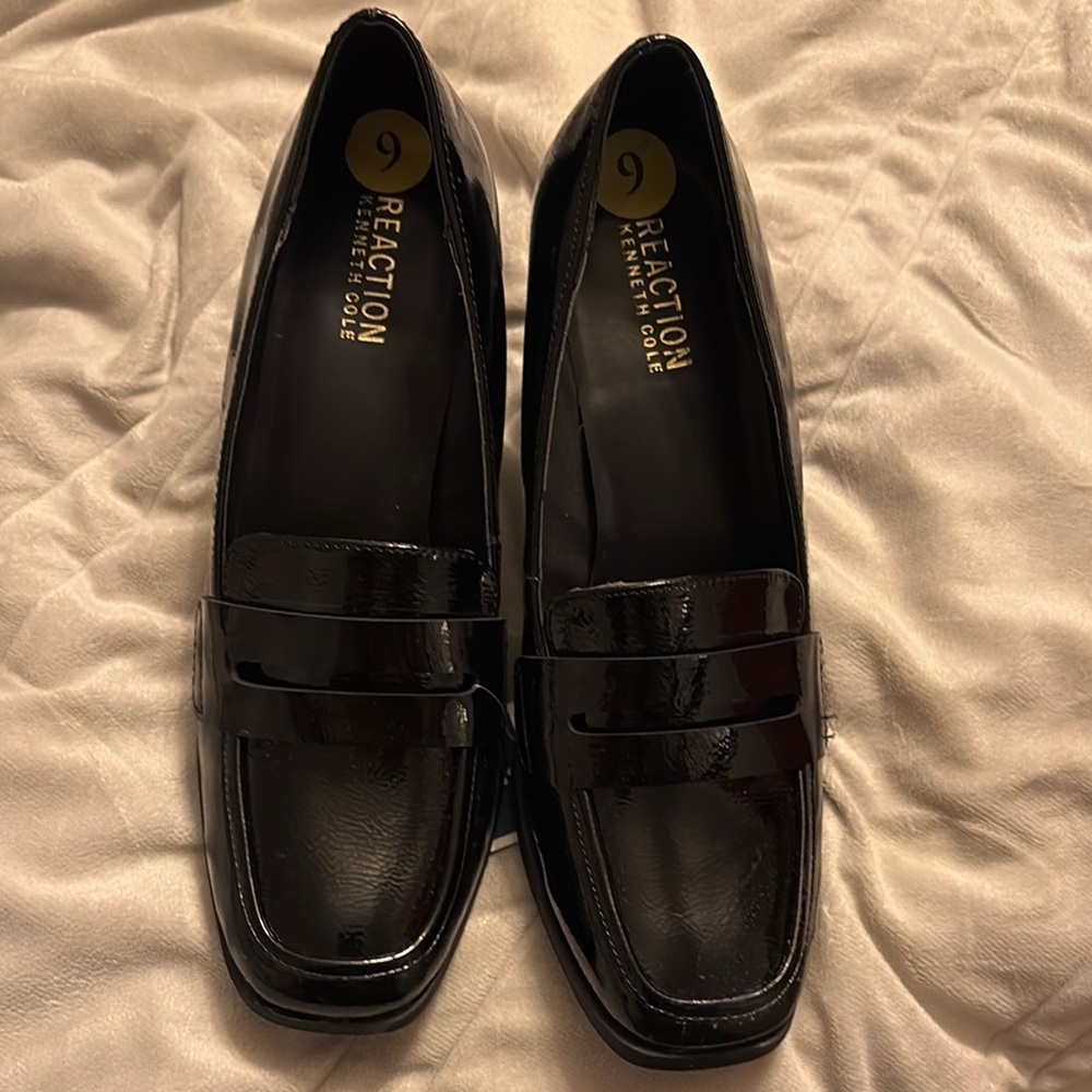 NWOT perfect condition heeled loafers
